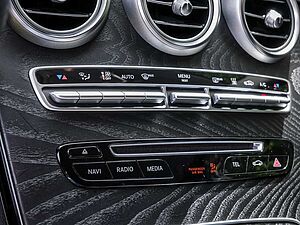 Mercedes-Benz  SHZ PTS KAMERA NAVI AHK LED